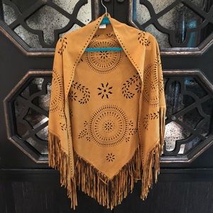 Poncho feels like suede! 🤩 one size fits all